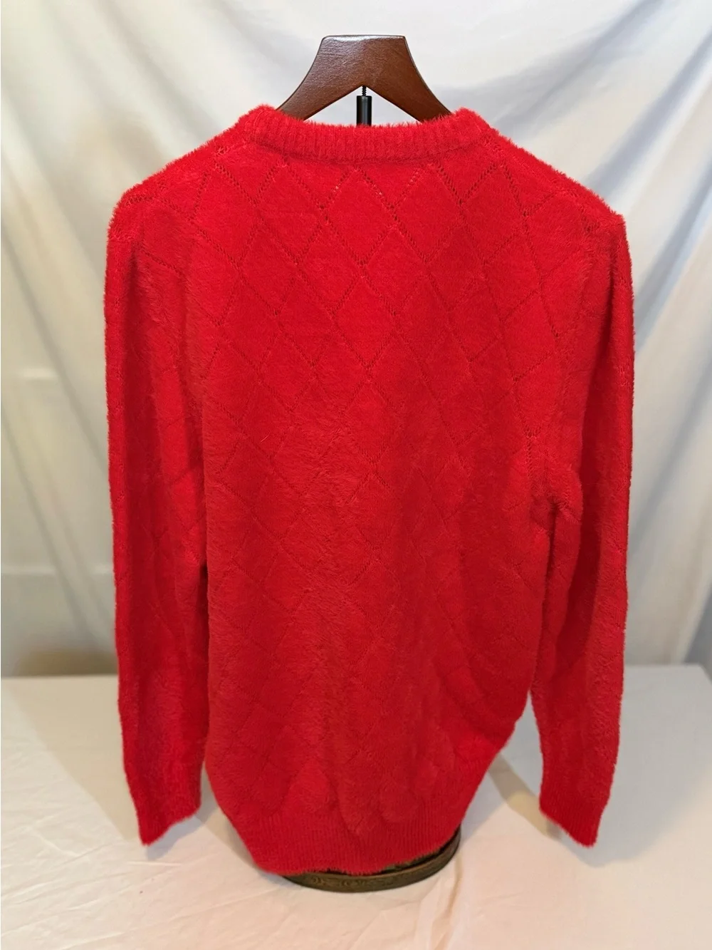 George V Paris Red Crewneck Fuzzy Sweater with Black Logo Men’s XL (MM24)